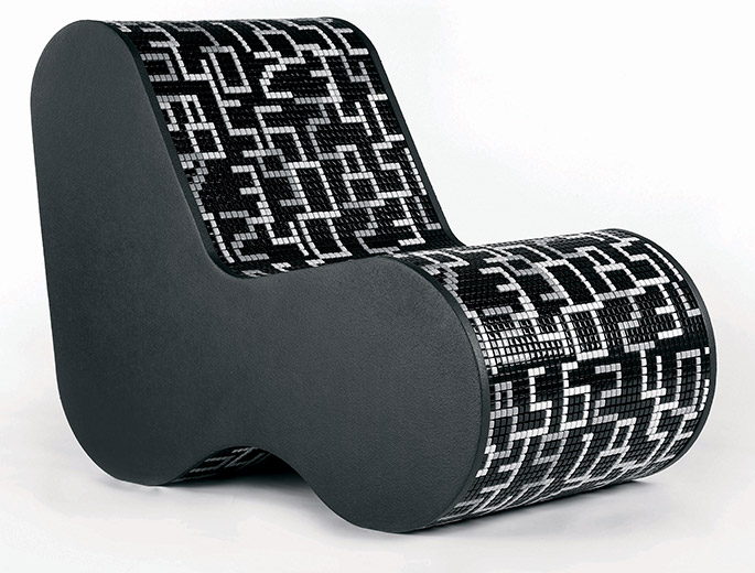 черно-белое кресло из мозаики Junger Mayer